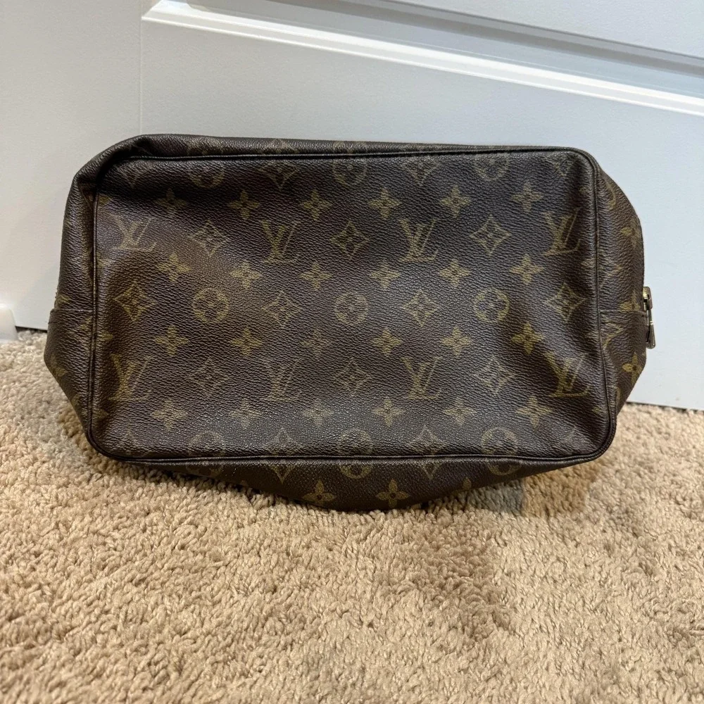 Louis Vuitton classic louis